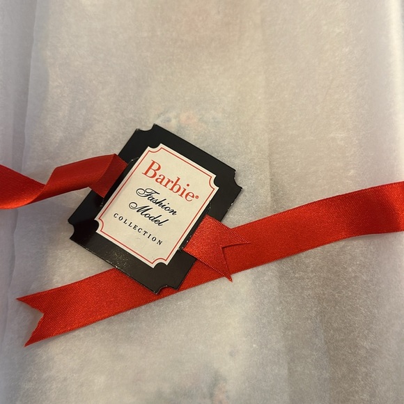 NIB Mad Men Betty Draper Silkstone Barbie - Picture 6 of 7